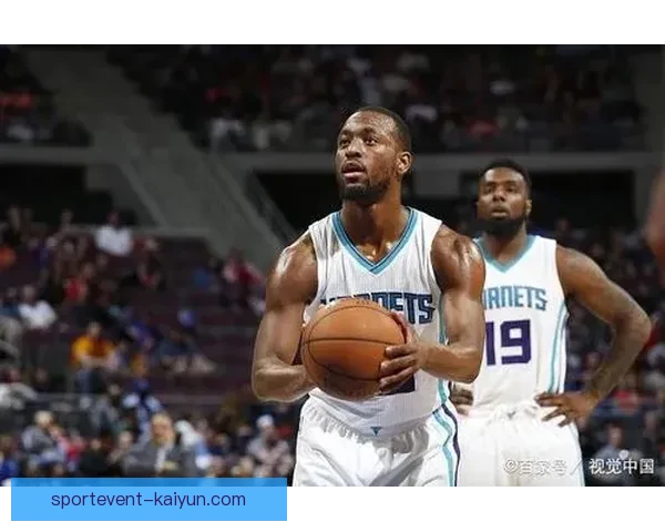 沃克职场旅程：成功转型为行业领军人物，表现亮眼。